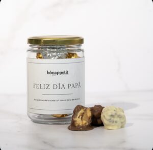 PAPÁ: nueces rellenas de manjar